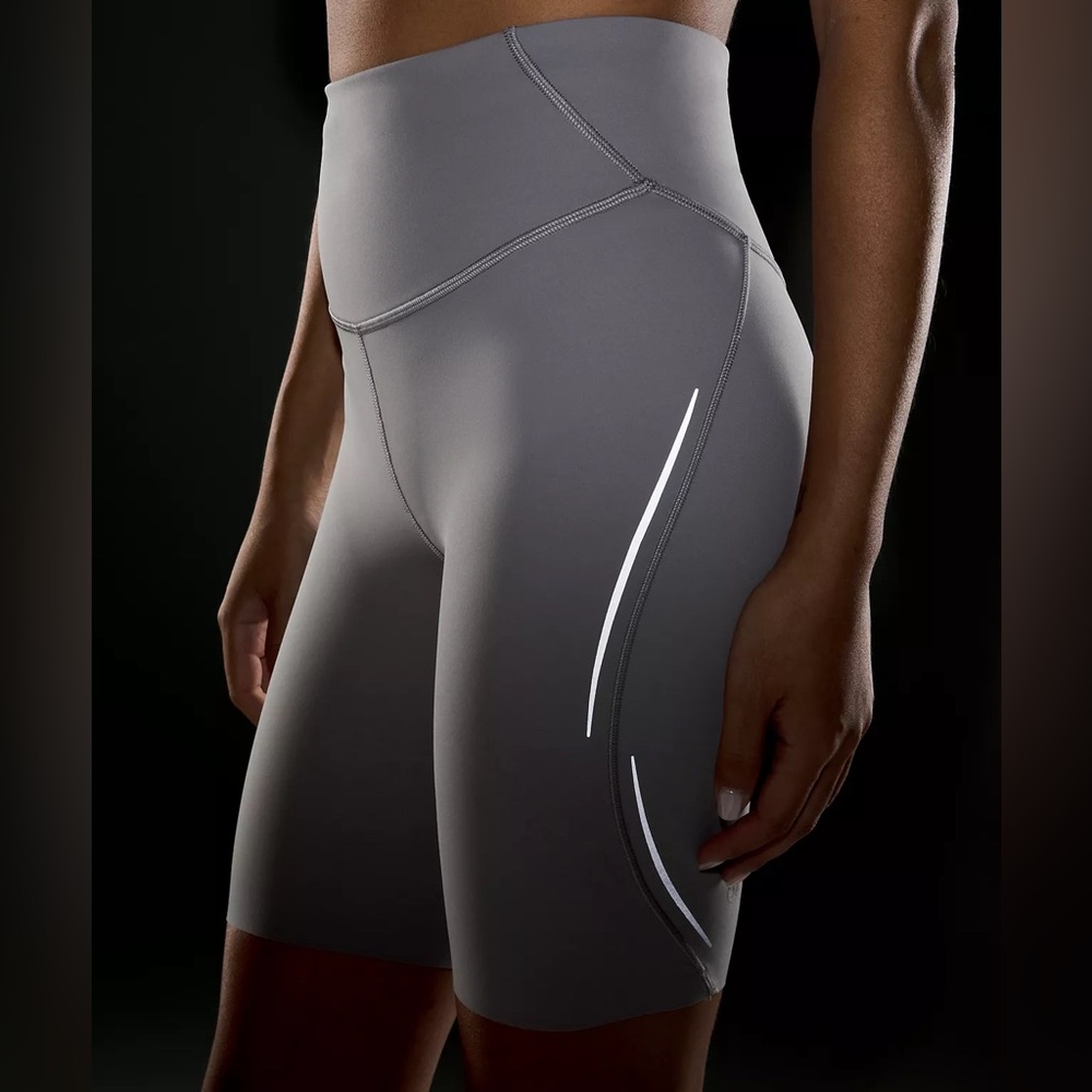 Base Pace HR Reflective 8” Women's High-Waisted Bike Shorts Size 6